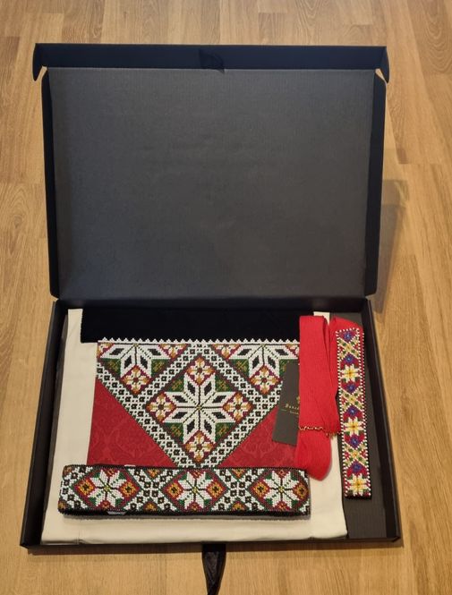 Hovedbilde Oppbev./gaveeske til bringeduk/belte