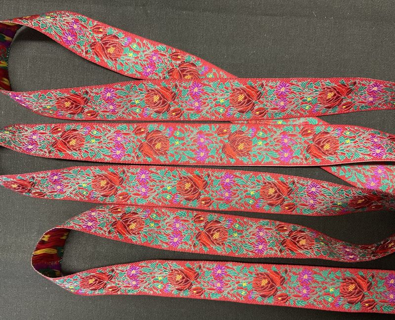 Blomsterbånd m/ Rød blomster 25mm