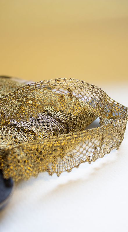 Blonde kniplet metall 30mm gull