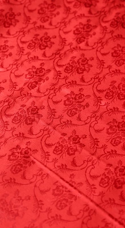 Silkedamask - rød stykke 60 cm høyde