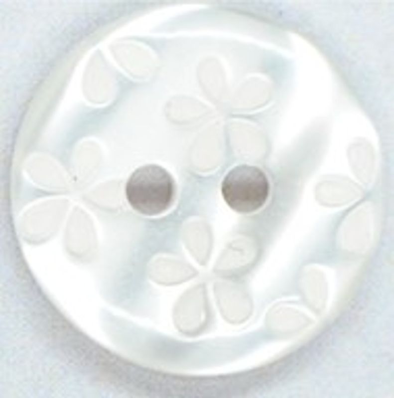 Hvit plastknapp med blomst 15 mm