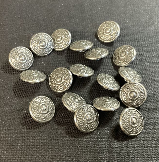 Hovedbilde Tinnknapp mørk 11520 sirkel skjold 26mm