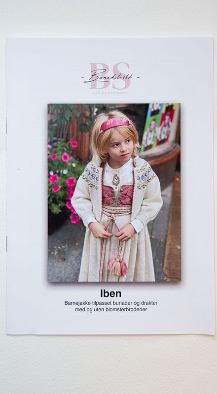 Bunadstrikk mønsterhefte modell 