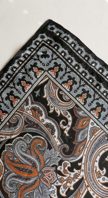 Hovedbilde Pyntesjal sort mønster